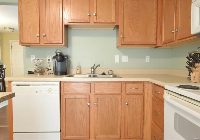 4th image of 410 Montclair Tower Dr, Saint Charles, MO 63303 | MLS# MIS17051783
