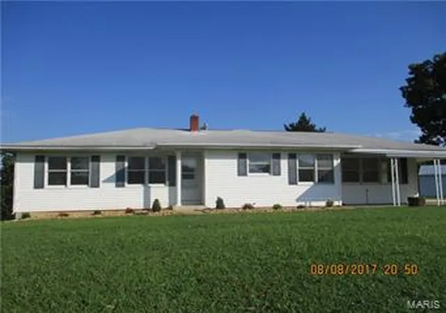 Photo 1 of Single Family Residence at 105 Oak Ridge Rd, Montgomery City, MO 63361 | MLS# MIS17064279 | | Sold on 2018-08-03