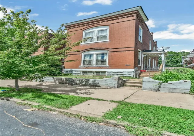Condominium at 2645 Chippewa St, Saint Louis, MO 63118 | MLS# MIS17064837 | | Sold on 2017-11-29