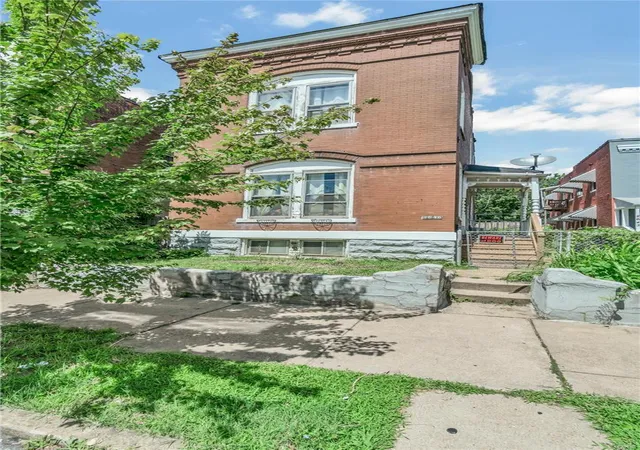 Photo 1 of Condominium at 2645 Chippewa St, Saint Louis, MO 63118 | MLS# MIS17064837 | | Sold on 2017-11-29