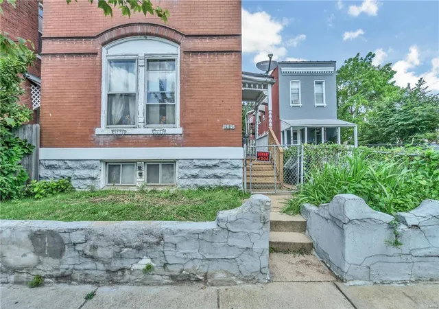 Photo 2 of Condominium at 2645 Chippewa St, Saint Louis, MO 63118 | MLS# MIS17064837 | | Sold on 2017-11-29
