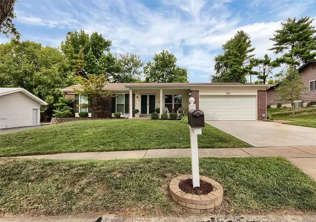 Single Family Residence at 13211 Windygate Ln, Saint Louis, MO 63146 | MLS# MIS17070144 | | Sold on 2017-10-11