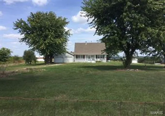 Photo 1 of Single Family Residence at 33386 Route U, Stoutsville, MO 65283 | MLS# MIS17072992 | | Sold on 2018-02-20