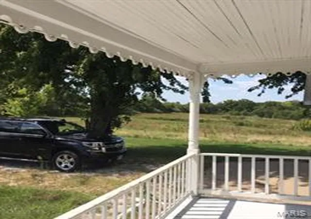 Photo 2 of Single Family Residence at 33386 Route U, Stoutsville, MO 65283 | MLS# MIS17072992 | | Sold on 2018-02-20