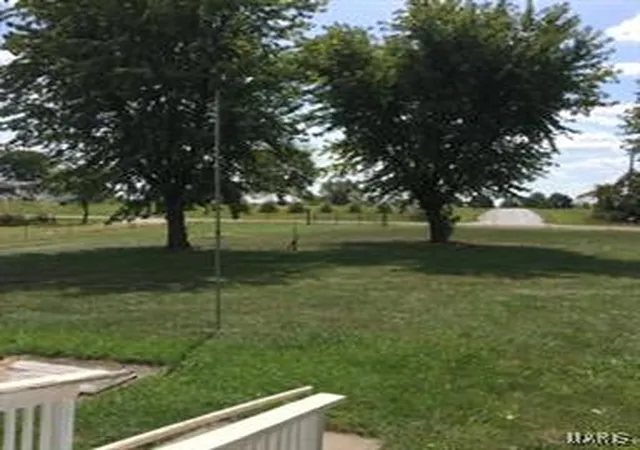 Photo 3 of Single Family Residence at 33386 Route U, Stoutsville, MO 65283 | MLS# MIS17072992 | | Sold on 2018-02-20