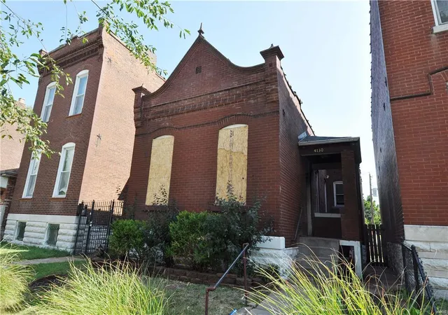 Single Family Residence at 4130 Oregon Ave, Saint Louis, MO 63118 | MLS# MIS17074919 | | Sold on 2017-12-19