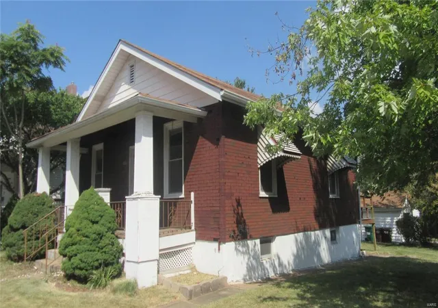 Photo 1 of Single Family Residence at 4701 Hannover Ave, Saint Louis, MO 63123 | MLS# MIS17079118 |  | Sold on 2017-12-20