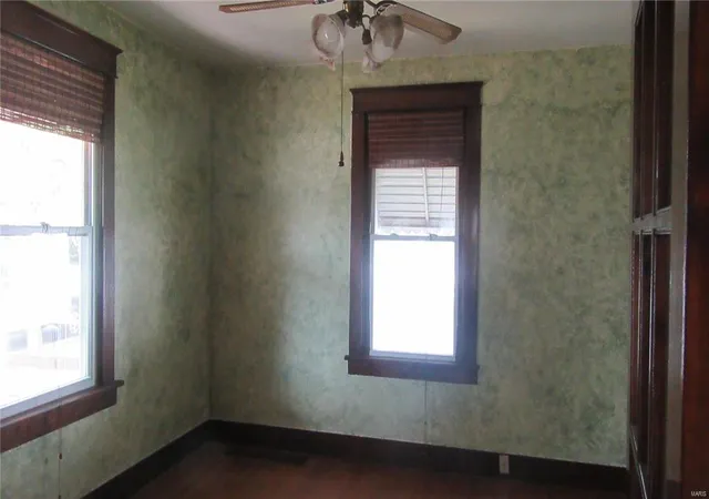 Photo 2 of Single Family Residence at 4701 Hannover Ave, Saint Louis, MO 63123 | MLS# MIS17079118 |  | Sold on 2017-12-20