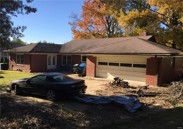 Photo 2 of Single Family Residence at 9021 Stonebridge, Saint Louis, MO 63117 | MLS# MIS17089853 | | Sold on 2018-02-06