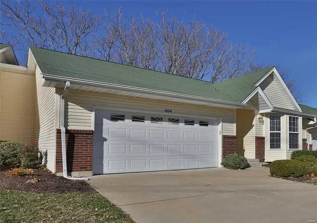 Photo 1 of Villa at 404 Cardinal Commons Ct, Saint Peters, MO 63376 | MLS# MIS17091304 |  | Sold on 2018-01-30