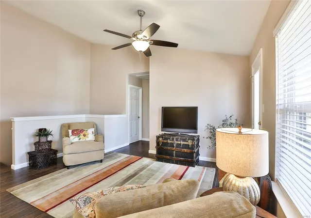 Photo 4 of Villa at 404 Cardinal Commons Ct, Saint Peters, MO 63376 | MLS# MIS17091304 |  | Sold on 2018-01-30