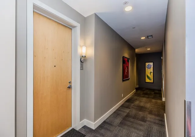 Photo 3 of Condominium at 6340 Clayton Rd #205, Saint Louis, MO 63117 | MLS# MIS18002754 | | Sold on 2018-06-28