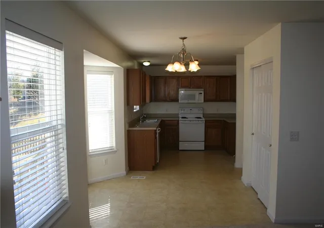 Photo 3 of Single Family Residence at 1420 Brittany Cvs, Saint Charles, MO 63304 | MLS# MIS18004910 | | Sold on 2018-03-27