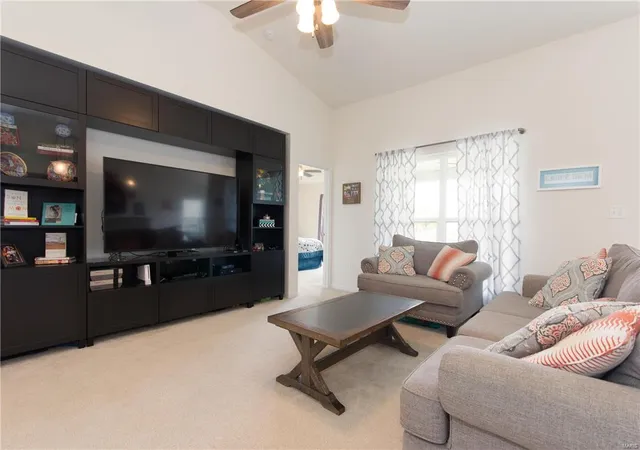 Photo 4 of Single Family Residence at 603 Prairiegate Ct, Lake Saint Louis, MO 63367 | MLS# MIS18006106 |  | Sold on 2018-03-07