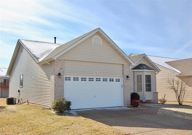 Single Family Residence at 755 Ostrich Dr, Lake Saint Louis, MO 63367 | MLS# MIS18009380 | | Sold on 2018-06-08