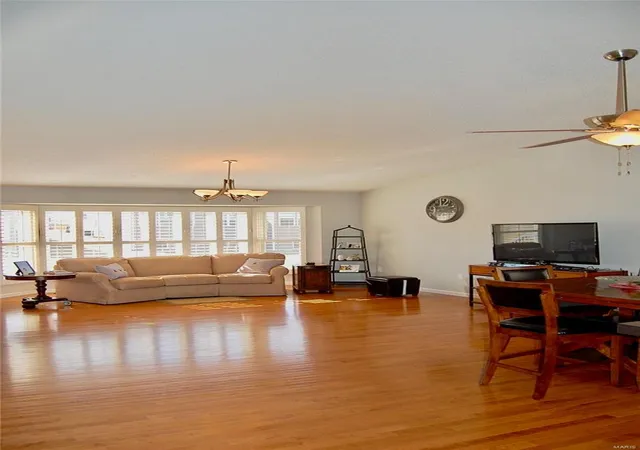 Photo 3 of Single Family Residence at 755 Ostrich Dr, Lake Saint Louis, MO 63367 | MLS# MIS18009380 | | Sold on 2018-06-08
