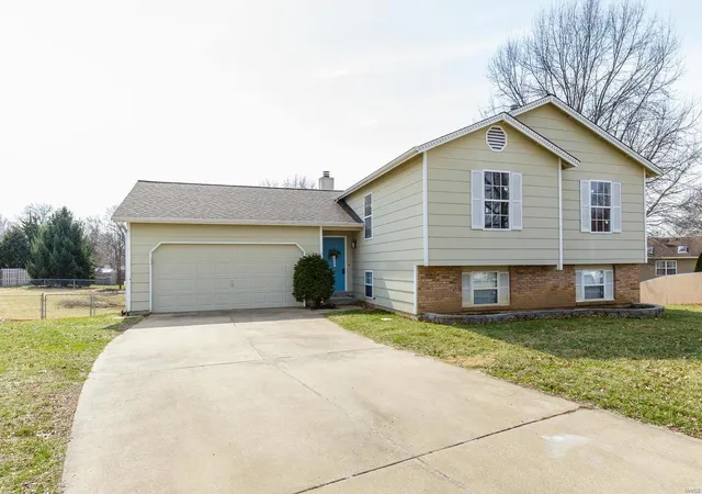 Single Family Residence at 109 Golden Harvest Ct, Saint Peters, MO 63376 | MLS# MIS18011130 |  | Sold on 2018-04-13