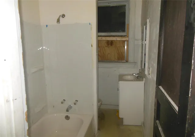 Photo 4 of Multi Family at 5325 Terry Ave, Saint Louis, MO 63120 | MLS# MIS18014760 | | Sold on 2018-05-29