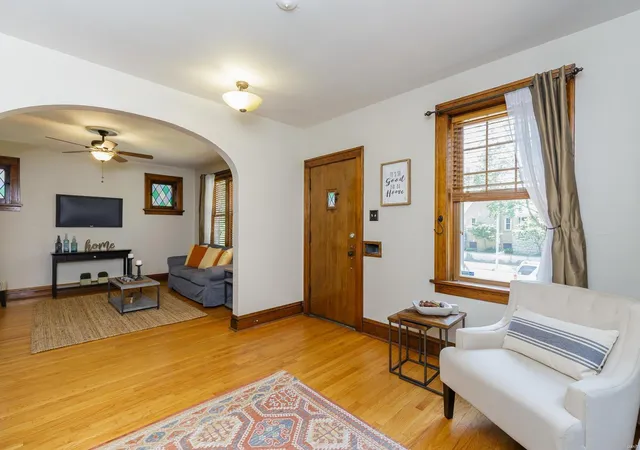 Photo 2 of Single Family Residence at 4043 Toenges Ave, Saint Louis, MO 63116 | MLS# MIS18018726 | | Sold on 2018-07-31