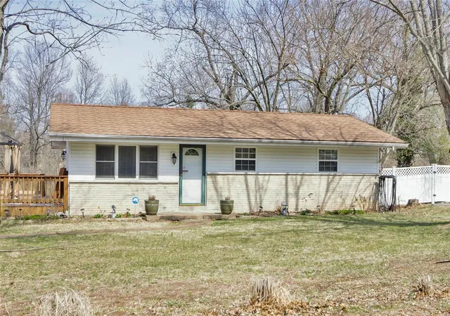 Single Family Residence at 3051 Nettie Dr, Saint Louis, MO 63129 | MLS# MIS18020225 | | Sold on 2018-06-27