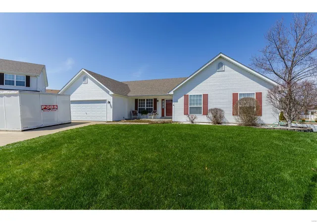 Single Family Residence at 9 Percheron Pl, Saint Peters, MO 63376 | MLS# MIS18025069 | | Sold on 2018-07-06