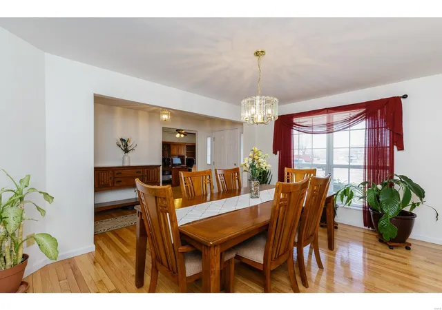 Photo 2 of Single Family Residence at 9 Percheron Pl, Saint Peters, MO 63376 | MLS# MIS18025069 | | Sold on 2018-07-06