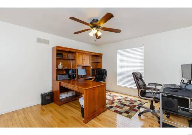 Photo 4 of Single Family Residence at 9 Percheron Pl, Saint Peters, MO 63376 | MLS# MIS18025069 | | Sold on 2018-07-06