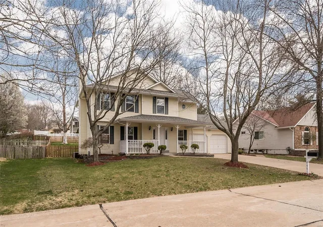 Photo 2 of Single Family Residence at 1266 Stephenridge Dr, Saint Charles, MO 63304 | MLS# MIS18029686 |  | Sold on 2018-07-02