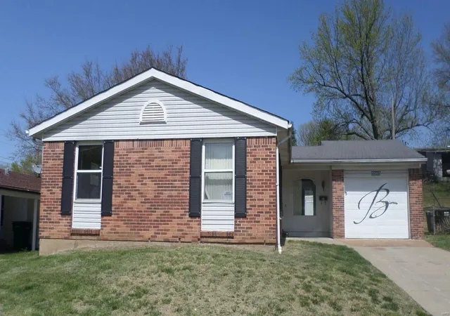 Single Family Residence at 2583 Robley Dr, Saint Louis, MO 63136 | MLS# MIS18037022 | | Sold on 2018-07-31