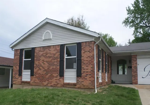 Photo 1 of Single Family Residence at 2583 Robley Dr, Saint Louis, MO 63136 | MLS# MIS18037022 | | Sold on 2018-07-31