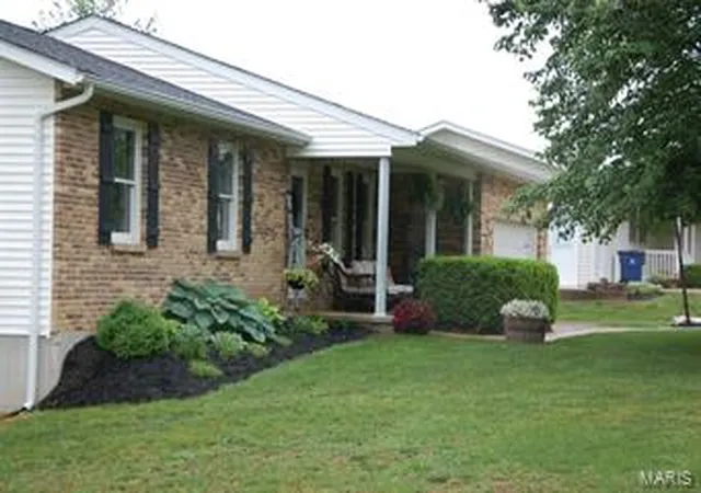 1st image of 7 Bittersweet Dr, Saint Clair, MO 63077 | MLS# MIS18040594