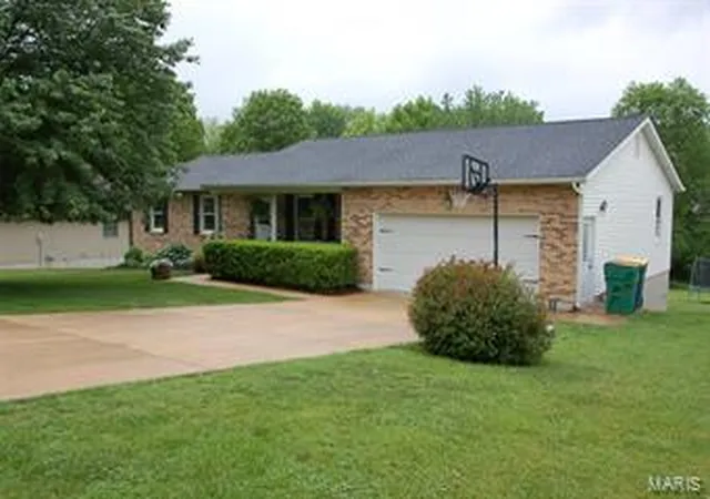2nd image of 7 Bittersweet Dr, Saint Clair, MO 63077 | MLS# MIS18040594
