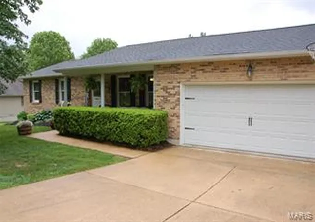3rd image of 7 Bittersweet Dr, Saint Clair, MO 63077 | MLS# MIS18040594
