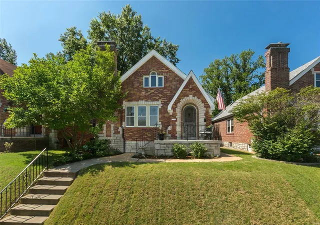 Single Family Residence at 6644 Winona Ave, Saint Louis, MO 63109 | MLS# MIS18050187 |  | Sold on 2018-07-30