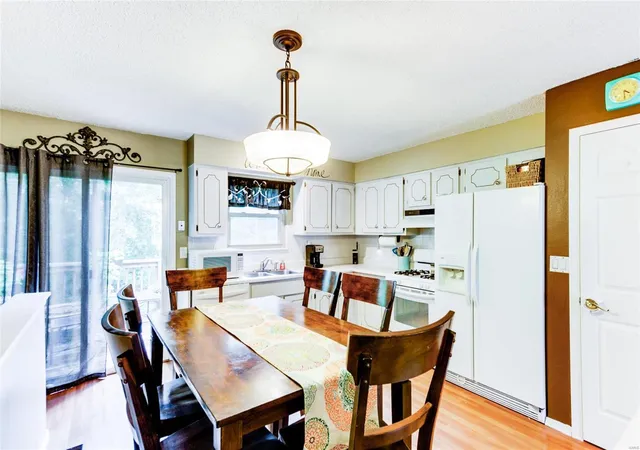 Photo 4 of Single Family Residence at 1297 Tracy Ln, Saint Louis, MO 63125 | MLS# MIS18051572 | | Sold on 2018-08-15