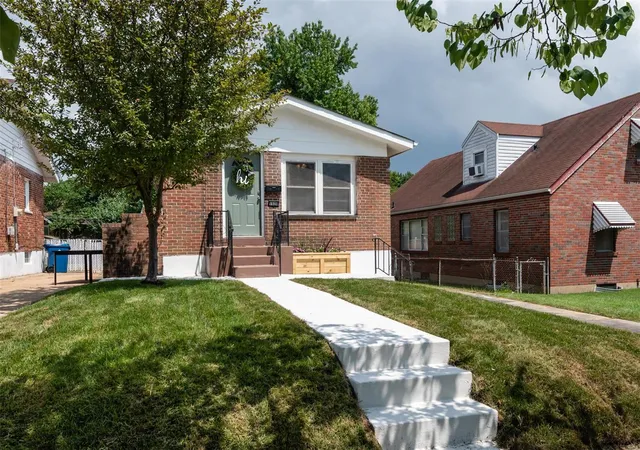 Photo 1 of Single Family Residence at 1520 Bredell Ave, Saint Louis, MO 63117 | MLS# MIS18052865 | | Sold on 2018-08-07