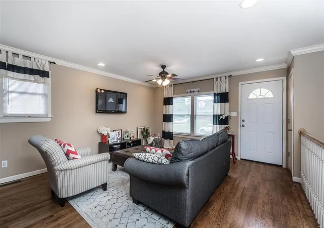 Photo 2 of Single Family Residence at 1520 Bredell Ave, Saint Louis, MO 63117 | MLS# MIS18052865 | | Sold on 2018-08-07