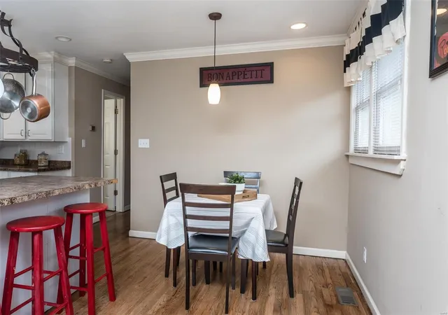 Photo 4 of Single Family Residence at 1520 Bredell Ave, Saint Louis, MO 63117 | MLS# MIS18052865 | | Sold on 2018-08-07