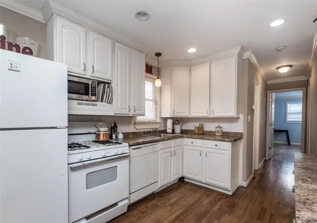 Photo 5 of Single Family Residence at 1520 Bredell Ave, Saint Louis, MO 63117 | MLS# MIS18052865 | | Sold on 2018-08-07