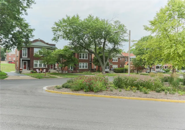 Photo 4 of Multi Family at 7528 Ethel Ave, Saint Louis, MO 63117 | MLS# MIS18055993 | | Sold on 2018-08-06