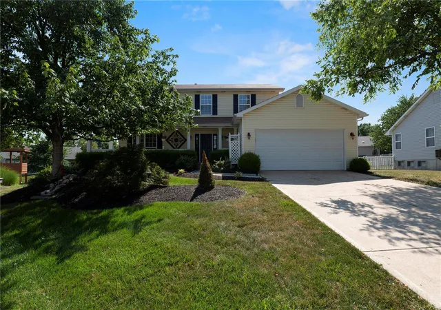 Photo 1 of Single Family Residence at 7 Shetland Pony Ct, Saint Peters, MO 63376 | MLS# MIS18056446 |  | Sold on 2018-08-21