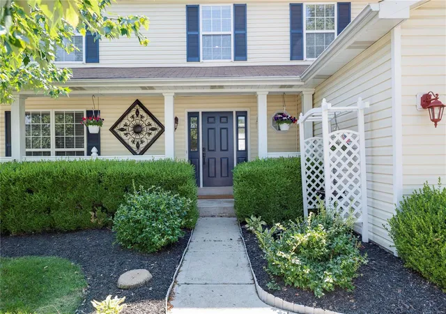 Photo 2 of Single Family Residence at 7 Shetland Pony Ct, Saint Peters, MO 63376 | MLS# MIS18056446 |  | Sold on 2018-08-21