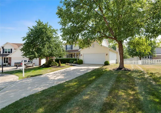 Photo 3 of Single Family Residence at 7 Shetland Pony Ct, Saint Peters, MO 63376 | MLS# MIS18056446 |  | Sold on 2018-08-21