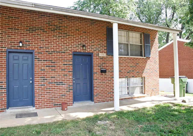 Photo 1 of Multi Family at 4084 Esseldale Dr, Saint Ann, MO 63074 | MLS# MIS18061194 | | Sold on 2018-10-31