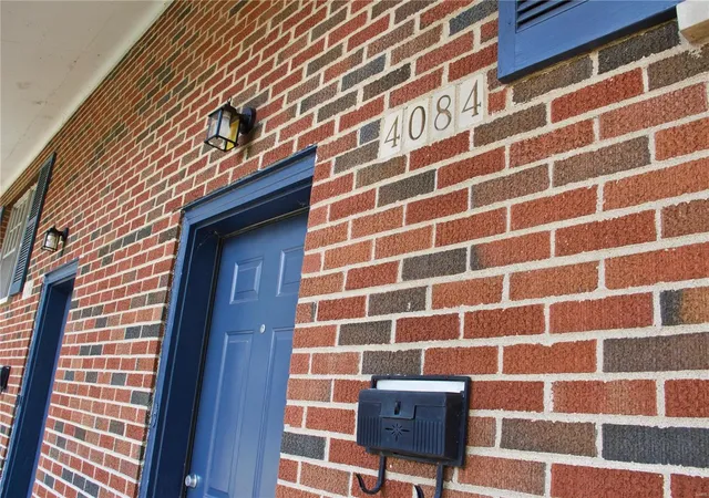 Photo 2 of Multi Family at 4084 Esseldale Dr, Saint Ann, MO 63074 | MLS# MIS18061194 | | Sold on 2018-10-31