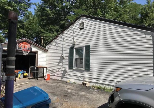3rd image of 417 Mueller Ave, Saint Louis, MO 63135 | MLS# MIS18061282