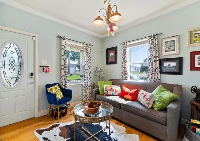 Photo 1 of Single Family Residence at 318 Little Broadway St, Saint Louis, MO 63125 | MLS# MIS18067885 | | Sold on 2018-10-04