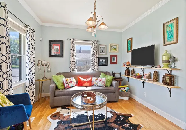 Photo 2 of Single Family Residence at 318 Little Broadway St, Saint Louis, MO 63125 | MLS# MIS18067885 | | Sold on 2018-10-04