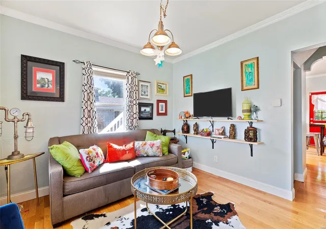 Photo 3 of Single Family Residence at 318 Little Broadway St, Saint Louis, MO 63125 | MLS# MIS18067885 | | Sold on 2018-10-04