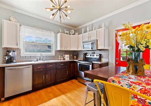 Photo 4 of Single Family Residence at 318 Little Broadway St, Saint Louis, MO 63125 | MLS# MIS18067885 | | Sold on 2018-10-04